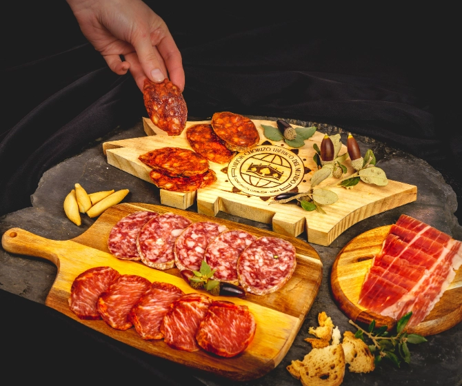 Guide to prepare an irresistible Iberian cured meats platter.