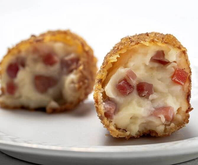 Manchego cheese and salami croquettes
